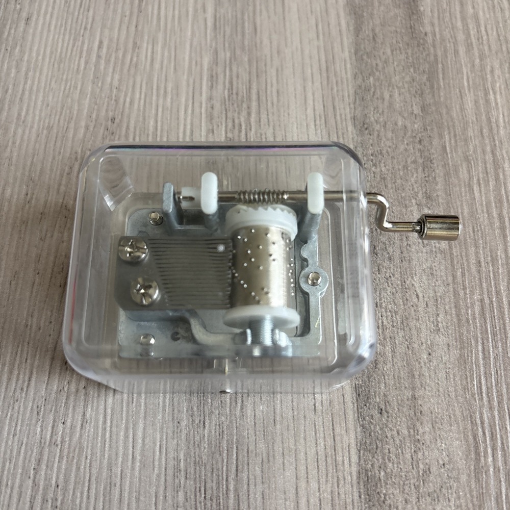 Toysmith Christmas Music Box Plays "Twinkle Twinkle Little Star" Manual Crank